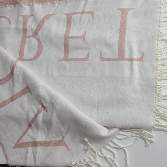 Victoria’s Secret Pink Woven Blanket Scarf - Picture 4 of 4